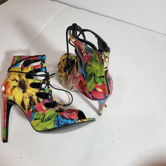 Steve Madden Cynthia Floral Multi Stilettos. Women Size 8.5 Pre Owned. - Picture 2 of 4